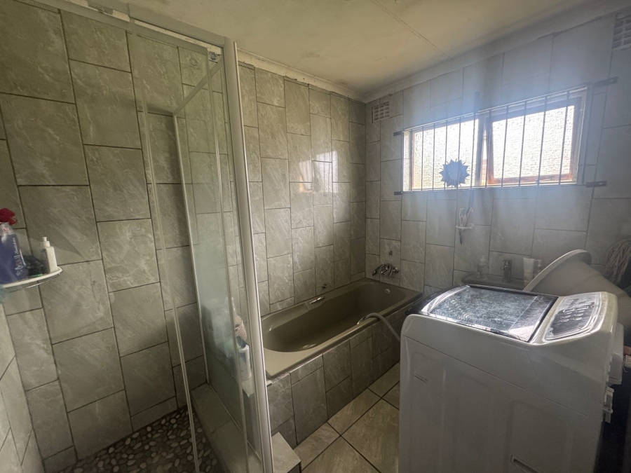 5 Bedroom Property for Sale in Amalinda Eastern Cape